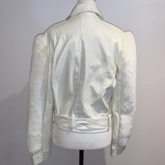 🛑🛑Fashion Nova Ivory White faux fur sleeves moto crop jacket size Large🛑🛑 - Picture 8 of 13